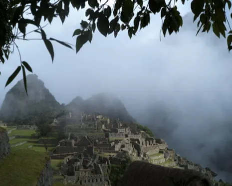 Debris placed on Train Tracks Trap Hundreds of Tourists en route to the Inca Citadel